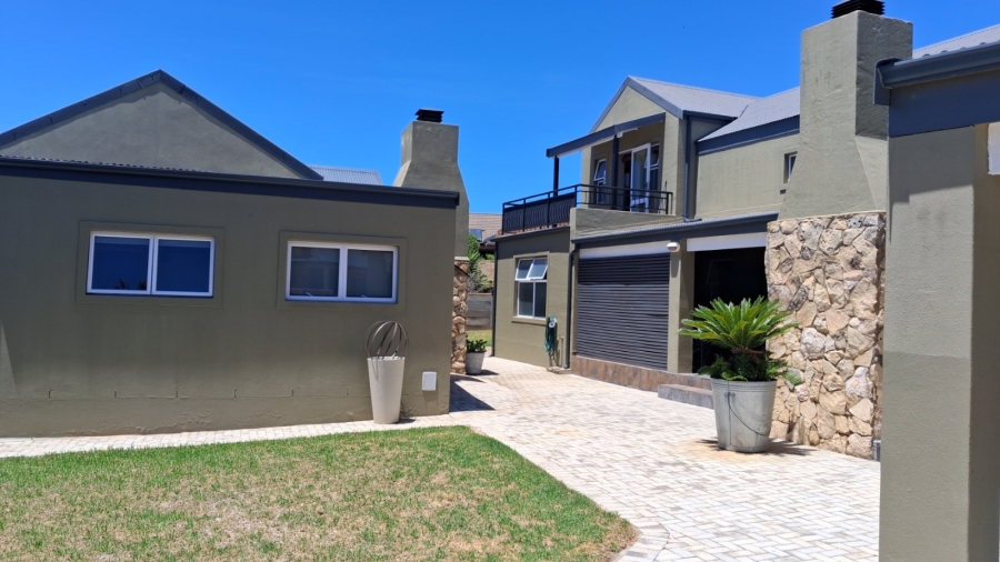6 Bedroom Property for Sale in Stilbaai Wes Western Cape
